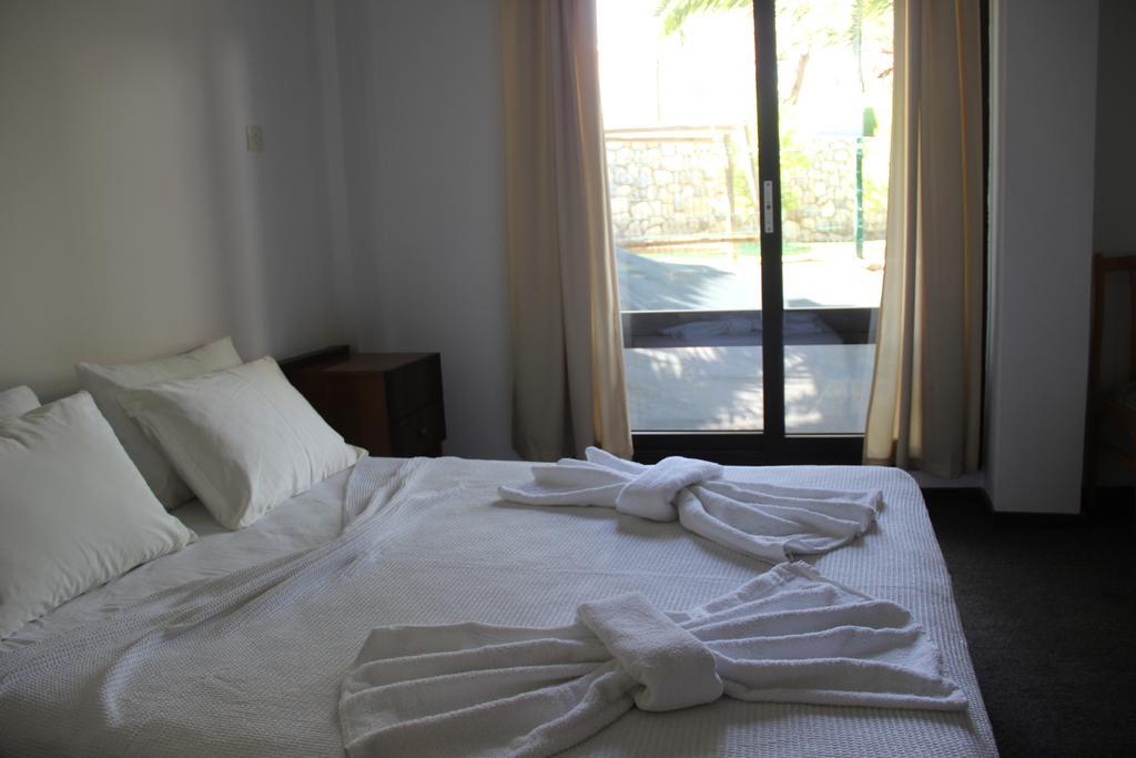 Kabasakal Hotel Çeşme Bilik gambar