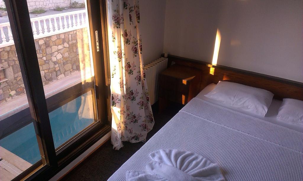 Kabasakal Hotel Çeşme Bilik gambar