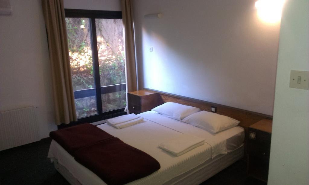 Kabasakal Hotel Çeşme Bilik gambar
